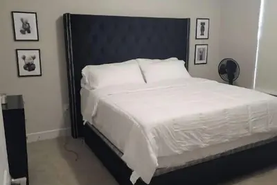 Image de Luxury 1-bdrm with balcony in Upscale River Oaks