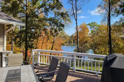 Image de Shady Crest. Pool table, fireplace, games, kayaks, Legos. 5 kings - 16ppl.