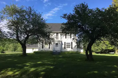 Image de Charming Catskill Farm House  on River Front