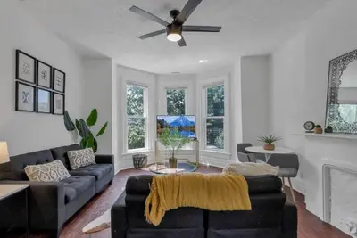 Image de The Artist's Apt. -2 Br +parking