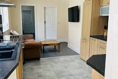 Image de Lovely 2 Bedroom Apartment close to City Center