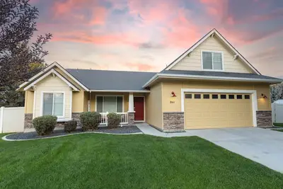 Image de Sunny Oasis! Clean, Updated, Pool & Park Access