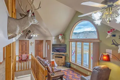 Image de The Hunter's Lodge on Hauser: The Perfect Holiday Getaway!