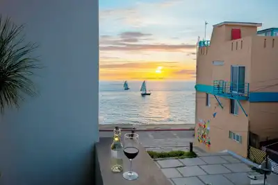 Steps from beach chic & modern1BD apt