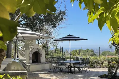 Image de Luxury Turtle Ridge Villa with Ocean & City Light Views