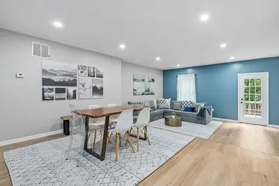 Image de Modern & Contemporary Lake Ridge Townhouse w/ Deck