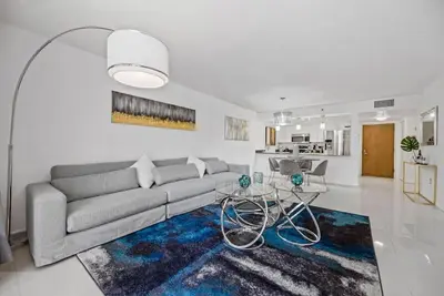 Image de Splendid Unit with Parking in Brickell Miami