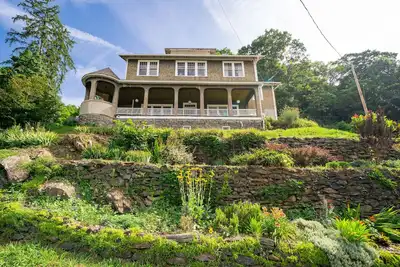 Image de Rent the Entire Historic Inn in Downtown Marshall
