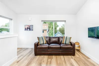 Image de Guest suite in a prime location blocks from downtown with WiFi & W/D