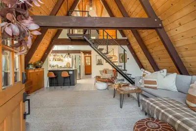Image de Mid Century Modern Cabin - The Tahoe A-Frame