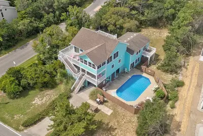 Image de Dog-friendly home near the beach with pool, hot tub, pool table, decks & Ac