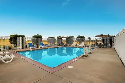 Image de Great Deals at Knights Inn Bunkie! Pool, Free Breakfast, Free Parking