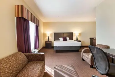 Image de Ultimate Getaway at Knights Inn Bunkie! Pool, Free Breakfast, Free Parking