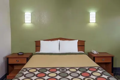 Image de Relax and Recharge in Knights Inn Franklin Ave Waco! Pet-friendly, Free Parking