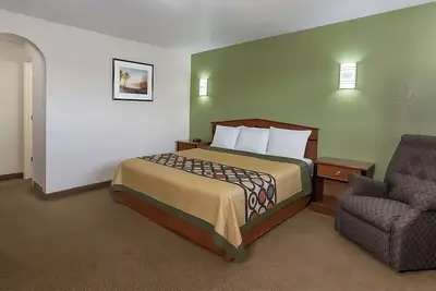 Image de Relax and Recharge in Knights Inn Franklin Ave Waco! Free Parking, Pets Allowed