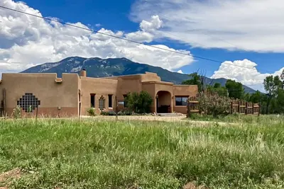 Mountain-view home with private hot tub, enclosed yard, washer/dryer, patio