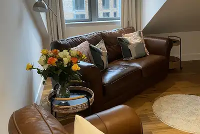 Image de Centrally located, luxury, modern 3 bedroom, 2 bathroom apartment