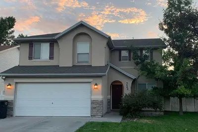 Image de Cozy lake-town getaway!