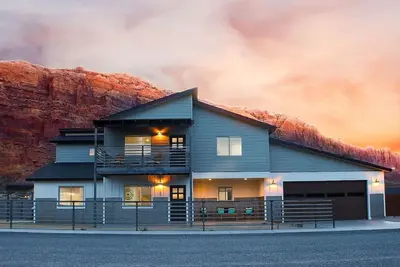 Image de Tranquil Setting, Mountain Views & Trailer Parking