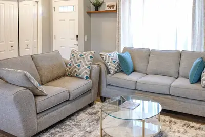 Image de 3 Bedroom 2. 5 Bath Near Canmore, Banff & Calgary Airport Pet Friendly