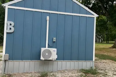 Image de Cute cabin in nice quiet secluded area close to the water, The Coves Golf course