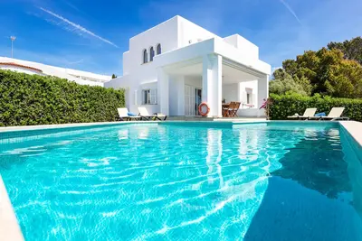 Villa \"Sa Caleta de Cala D'Or\" avec vue sur mer, piscine, 2 terrasses et Wi-Fi.