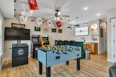 Image de Ultimate Game Room Retreat w Putting Green_Great Lake Views_Free Tickets & Community In/Outdoor Pool