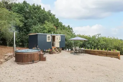 Image de High Grounds Shepherd'S Hut, romantic, with hot tub in Ashbourne