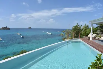 Image de Charming villa with infinity pool and endless ocean views