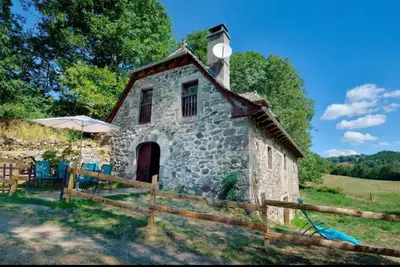 Image de Moulin isole en bord de riviere