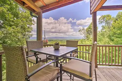 Image de ‘Hiwassee Hideaway' Cabin w/ Mountain Views!