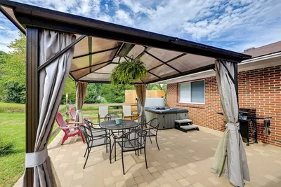 Image de Pet Friendly Home w/ Hot Tub, Patio & Game Room!