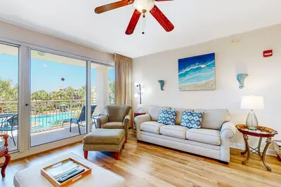 Image de Gorgeous 2nd-floor condo with W/D, resort-style pool, gym, and beach access