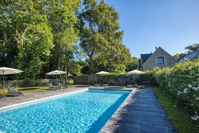 Longère Jardin Piscine et vue mer