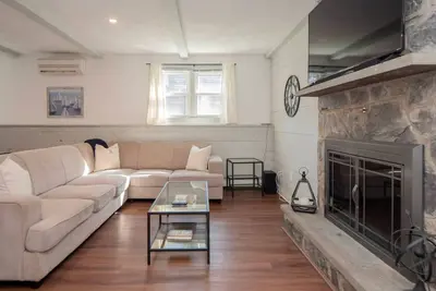 Image de Newport/Middletown Retreat! Walk to beach!