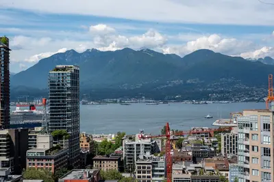 Image de Vancouver condo: surreal water/mountain/harbor views 2Beds/2ba