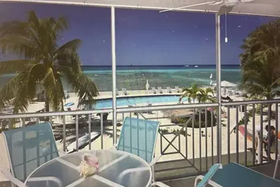 Image de Spectacular 2 bedroom/2 bath Seven Mile Beach Condo
