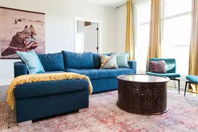Image de 305 | Kevin - 1300 Stoney Ridge · Beautiful King Bed Master 2-Bed 2-Bath Condo