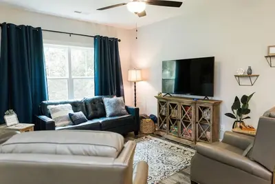 Image de Luxurious 2br Condo with Private Outdoor Patio