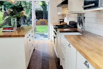 Image de Stylish 3-4 Bed Victorian Townhouse, Large Garden!