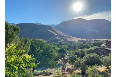 Kern River Nest \"The Chateau\"