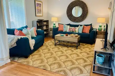 Image de Bogey Nights! Condo on golf course w\/ pool.