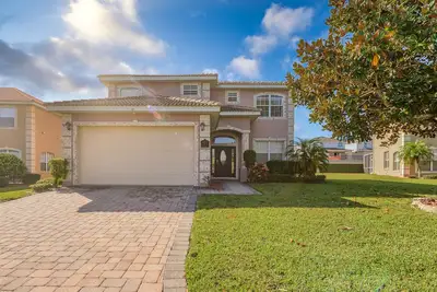 Image de Large 5 Bed Pool/Spa Home Close to Disney in Gated Community 422vd