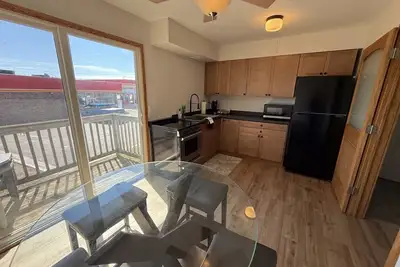 Image de Newly RenovatedSpacious 2b across from Teal Lake