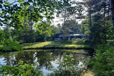 Image de Whole home, private lake, sauna, Wfh office
