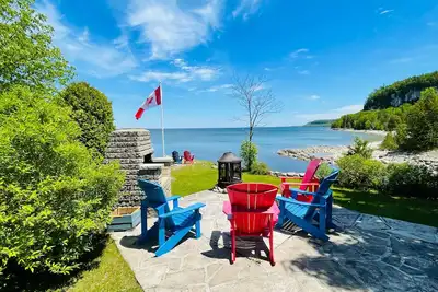 Image de Bliss on the Bay, Waterfront Cottage