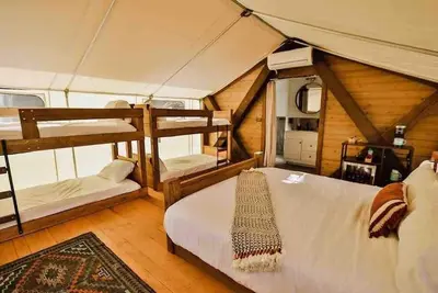 Image de Cave Lakes Canvas Cabin Deluxe Suite #3 (Sleeps 6)