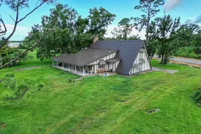 Image de Camp Dularge DeLight Sleeps 8 Dulac & Houma by Falgout Marina