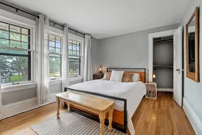 Image de Charming South Minneapolis Bungalow