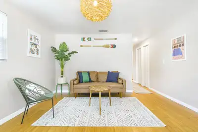 Image de Minutes to Hard Rock casino, downtown, Busch Garden